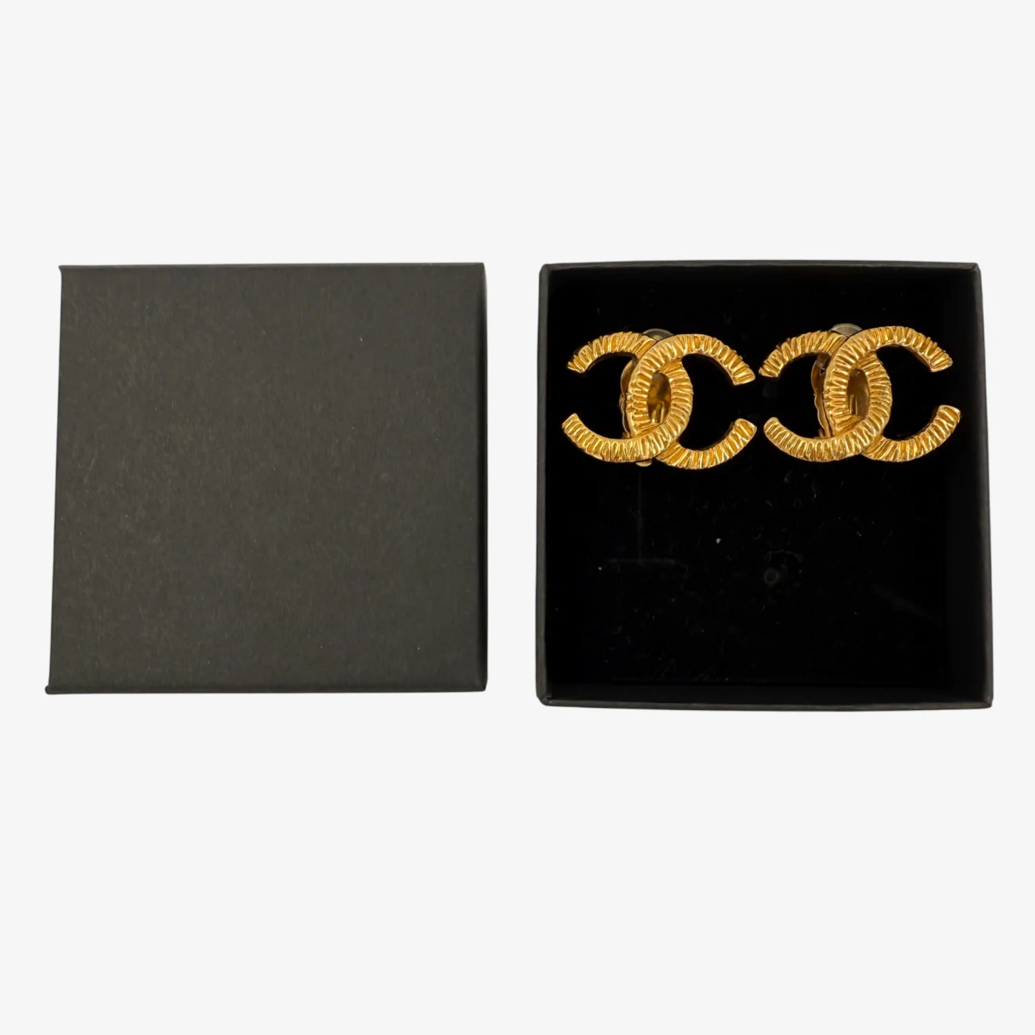 Chanel Vintage Hammered CC Logo Earrings Gold-Plated - Image 5