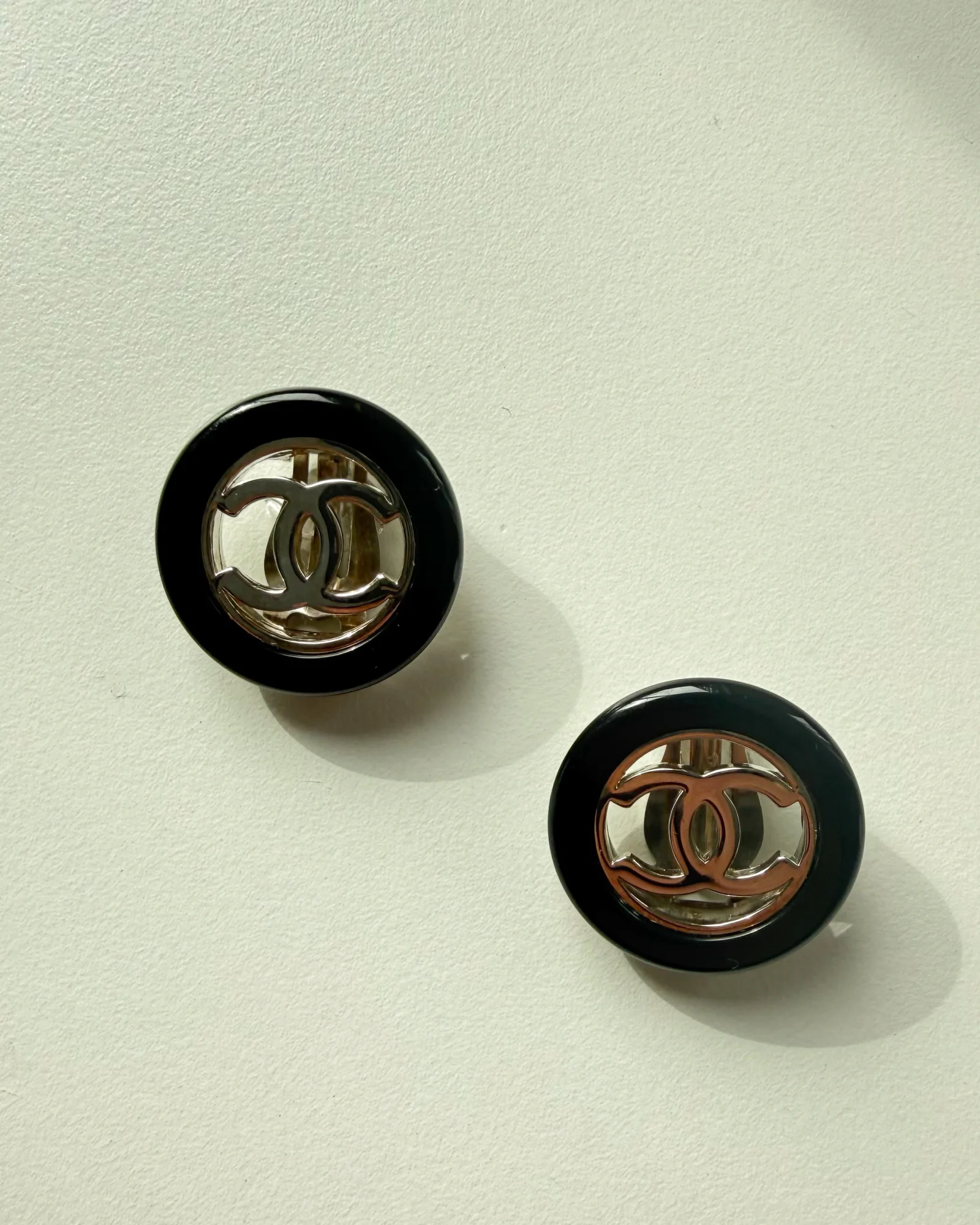 Chanel Vintage Black Resin CC Earrings (1997) - Image 2