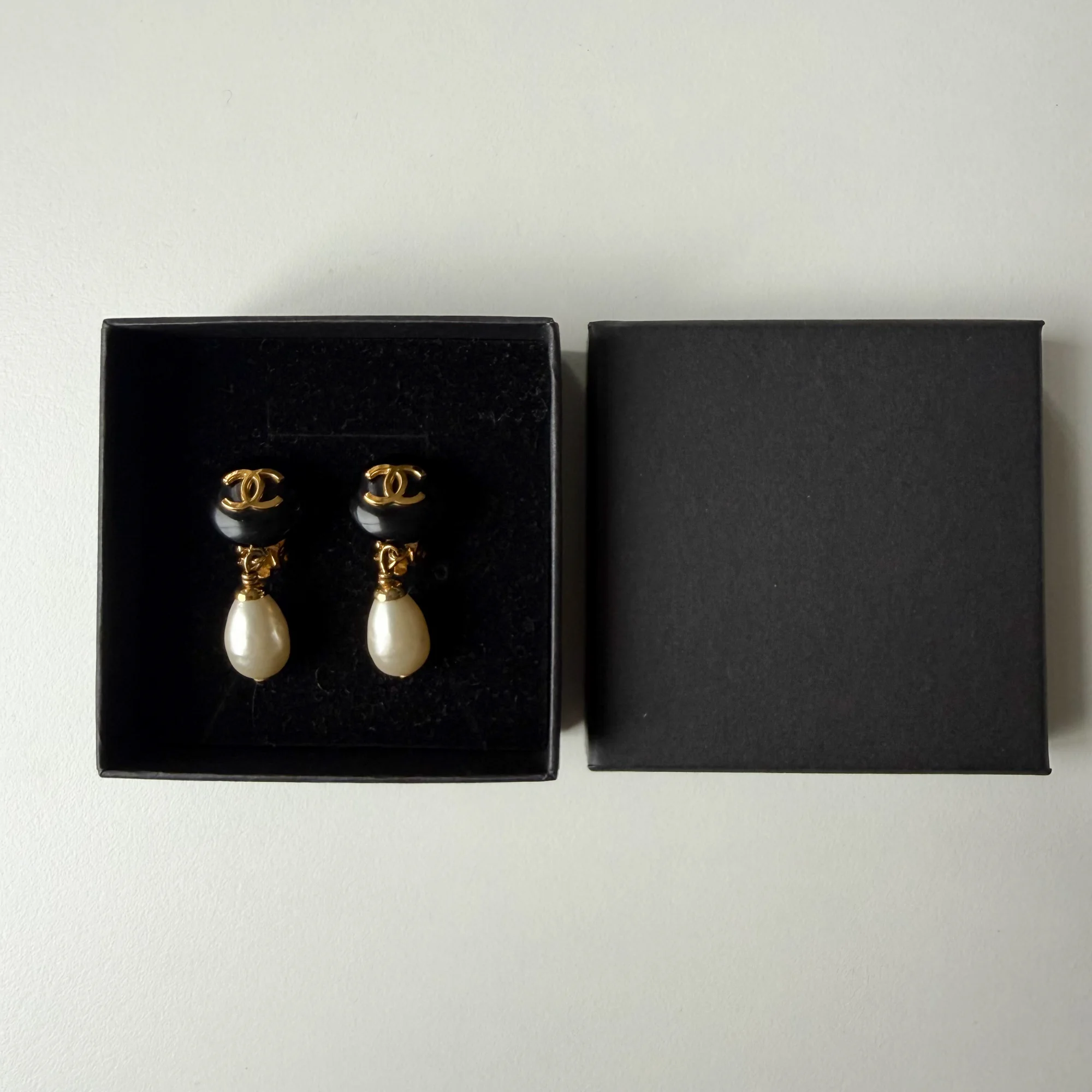 Chanel Vintage CC Pearl Drop Earrings (1995) - Image 6