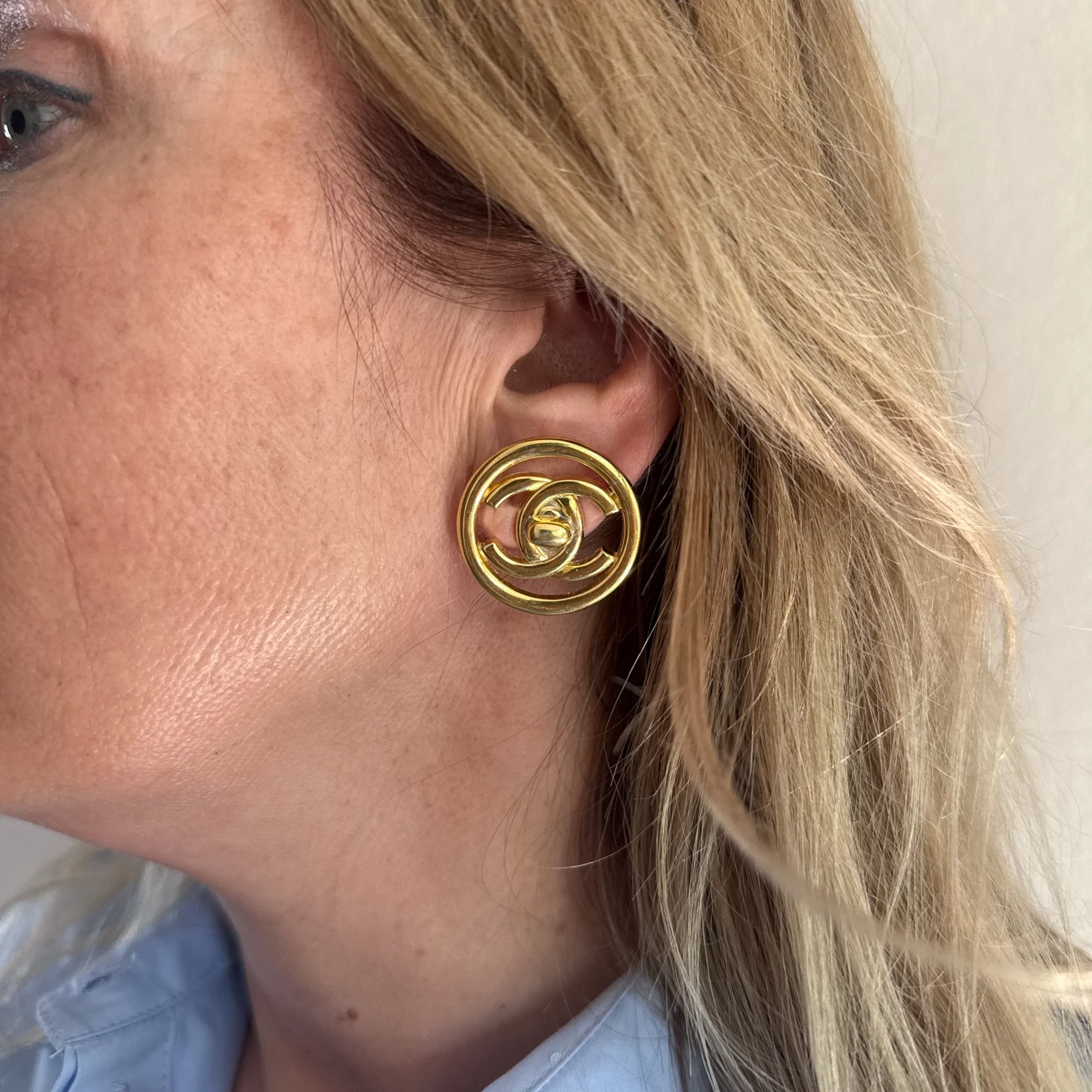 Chanel CC Round Turnlock Earrings (1997) - Image 3